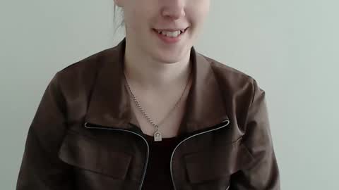 Vivian online show from 11/06/25, 12:17