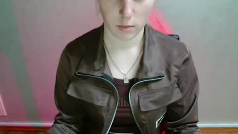 Vivian online show from 12/17/25, 01:06