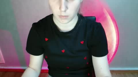 Vivian online show from 12/18/25, 01:17