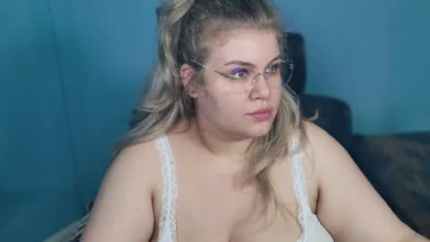 Snapshot of love_wiggy18 chatting on 07/15/26, 04:40 Ally online show from 07/15/26, 04:40