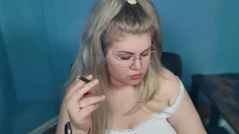 Snapshot of love_wiggy18 chatting on 07/16/26, 04:51 Ally online show from 07/16/26, 04:51