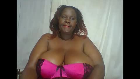 Snapshot of lovebigmelon chatting on 11/01/25, 01:40 Lynn online show from 11/01/25, 01:40