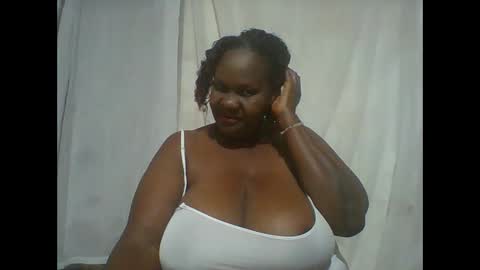 Snapshot of lovebigmelon chatting on 11/03/25, 03:02 Lynn online show from 11/03/25, 03:02