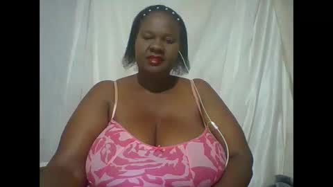 Snapshot of lovebigmelon chatting on 11/10/25, 12:53 Lynn online show from 11/10/25, 12:53