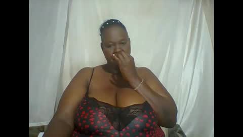 Snapshot of lovebigmelon chatting on 11/13/25, 04:22 Lynn online show from 11/13/25, 04:22