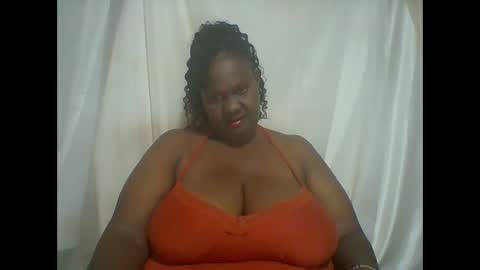 Snapshot of lovebigmelon chatting on 11/24/25, 08:41 Lynn online show from 11/24/25, 08:41