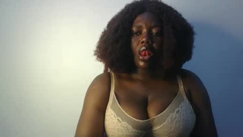 Snapshot of lovecumsluttie chatting on 09/21/25, 09:00 mila online show from 09/21/25, 09:00