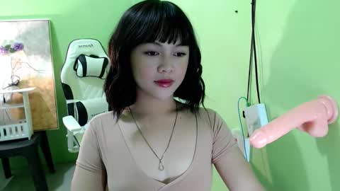 Snapshot of lovee_gelly chatting on 12/16/25, 10:31 Gelly online show from 12/16/25, 10:31