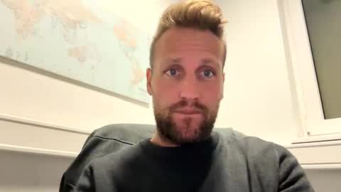 Snapshot of lovefuesse chatting on 10/10/25, 11:09 lovefuesse online show from 10/10/25, 11:09