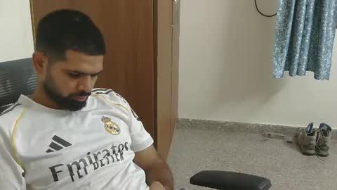 Snapshot of lovehairyindian chatting on 07/11/26, 04:43 Indian hairy online show from 07/11/26, 04:43