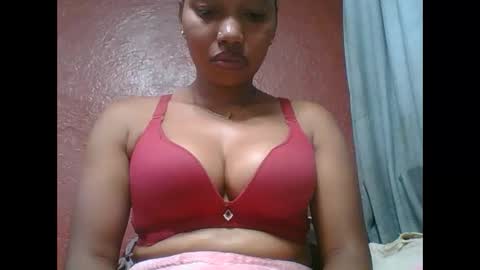 Snapshot of loveinlife750427 chatting on 11/16/25, 04:40 loveinlife750427 online show from 11/16/25, 04:40