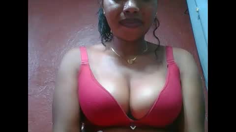 Snapshot of loveinlife750427 chatting on 11/21/25, 06:34 loveinlife750427 online show from 11/21/25, 06:34