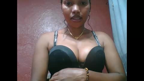 Snapshot of loveinlife750427 chatting on 11/24/25, 08:58 loveinlife750427 online show from 11/24/25, 08:58