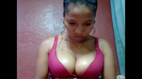 Snapshot of loveinlife750427 chatting on 12/01/25, 05:34 loveinlife750427 online show from 12/01/25, 05:34