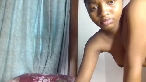 lovelbrownie online show from 11/24/25, 08:03