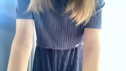 Ella online show from 10/22/25, 06:02