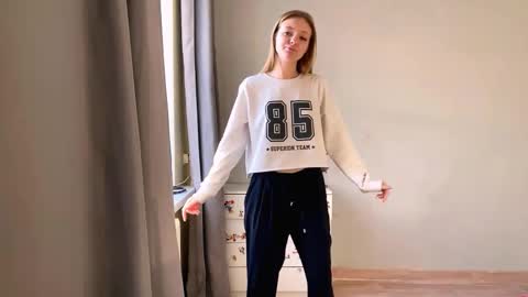 Ella online show from 12/04/25, 06:12