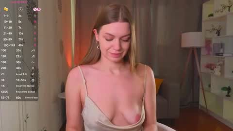 Snapshot of lovellalipss chatting on 02/25/26, 11:42 Laura online show from 02/25/26, 11:42