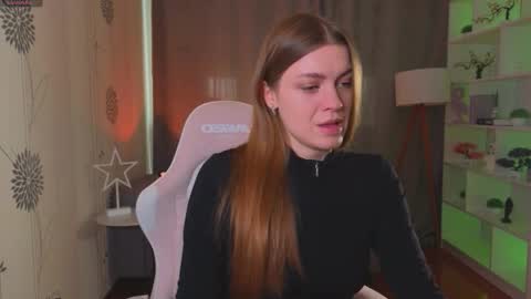 Snapshot of lovellalipss chatting on 03/30/26, 11:22 Laura online show from 03/30/26, 11:22