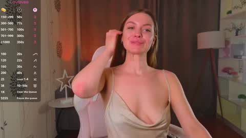 Snapshot of lovellalipss chatting on 04/17/26, 11:35 Laura online show from 04/17/26, 11:35