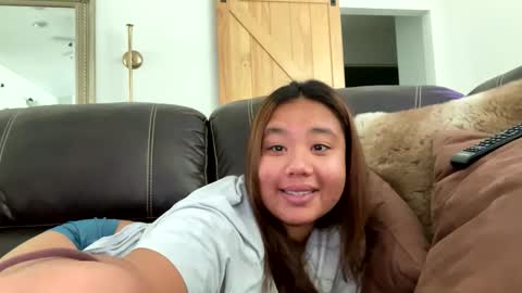 Snapshot of lovellly_ chatting on 10/21/25, 02:29 Love online show from 10/21/25, 02:29