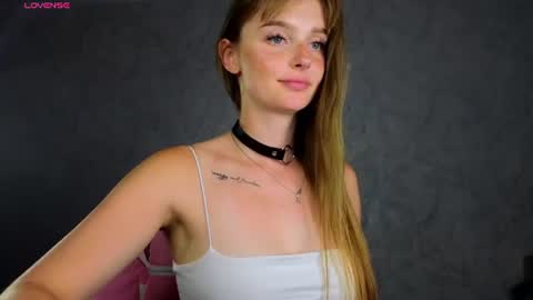 Snapshot of lovelly_molly chatting on 07/10/26, 05:48 Molly online show from 07/10/26, 05:48