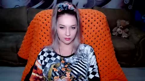 Snapshot of lovellymalina chatting on 12/29/24, 03:57 private open online show from 12/29/24, 03:57