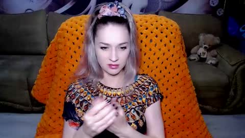 Snapshot of lovellymalina chatting on 12/30/24, 02:30 private open online show from 12/30/24, 02:30