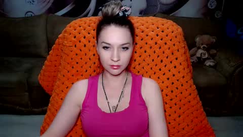 Snapshot of lovellymalina chatting on 01/01/25, 04:07 private open online show from 01/01/25, 04:07