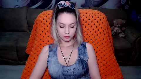 Snapshot of lovellymalina chatting on 01/03/25, 04:59 private open online show from 01/03/25, 04:59