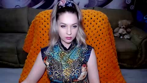 Snapshot of lovellymalina chatting on 01/05/25, 01:04 private open online show from 01/05/25, 01:04