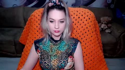 Snapshot of lovellymalina chatting on 01/05/25, 04:38 private open online show from 01/05/25, 04:38