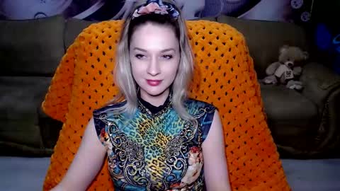 Snapshot of lovellymalina chatting on 01/12/25, 06:27 private open online show from 01/12/25, 06:27