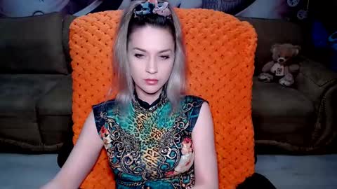 Snapshot of lovellymalina chatting on 01/26/25, 03:47 private open online show from 01/26/25, 03:47