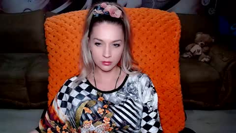 Snapshot of lovellymalina chatting on 01/28/25, 04:30 private open online show from 01/28/25, 04:30