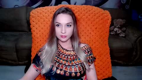 Snapshot of lovellymalina chatting on 01/29/25, 04:41 private open online show from 01/29/25, 04:41