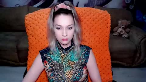 Snapshot of lovellymalina chatting on 02/01/25, 12:58 private open online show from 02/01/25, 12:58