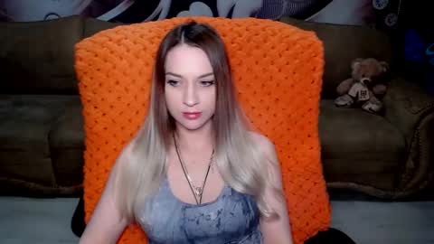 Snapshot of lovellymalina chatting on 02/02/25, 04:11 private open online show from 02/02/25, 04:11