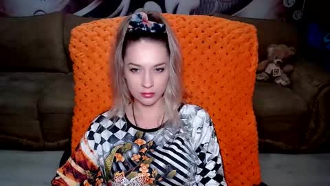 Snapshot of lovellymalina chatting on 02/03/25, 06:17 private open online show from 02/03/25, 06:17