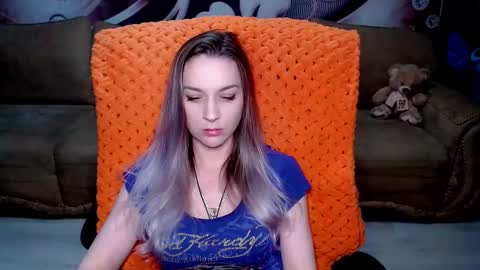 Snapshot of lovellymalina chatting on 02/08/25, 05:39 private open online show from 02/08/25, 05:39