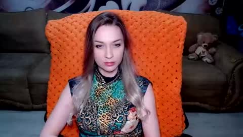 Snapshot of lovellymalina chatting on 02/12/25, 01:37 private open online show from 02/12/25, 01:37