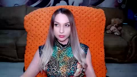 Snapshot of lovellymalina chatting on 02/12/25, 04:55 private open online show from 02/12/25, 04:55
