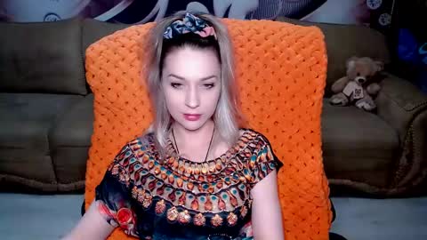 Snapshot of lovellymalina chatting on 02/13/25, 04:17 private open online show from 02/13/25, 04:17
