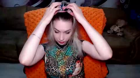 Snapshot of lovellymalina chatting on 02/16/25, 02:32 private open online show from 02/16/25, 02:32