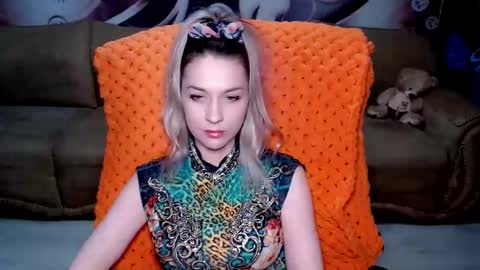 Snapshot of lovellymalina chatting on 02/16/25, 05:37 private open online show from 02/16/25, 05:37