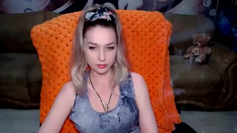Snapshot of lovellymalina chatting on 02/18/25, 02:38 private open online show from 02/18/25, 02:38