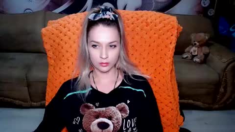 Snapshot of lovellymalina chatting on 02/18/25, 05:42 private open online show from 02/18/25, 05:42