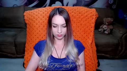 Snapshot of lovellymalina chatting on 02/20/25, 04:03 private open online show from 02/20/25, 04:03