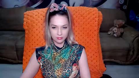 Snapshot of lovellymalina chatting on 02/21/25, 03:21 private open online show from 02/21/25, 03:21