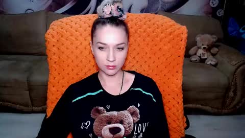 Snapshot of lovellymalina chatting on 02/23/25, 02:25 private open online show from 02/23/25, 02:25